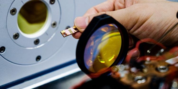 New laser can route light around corners