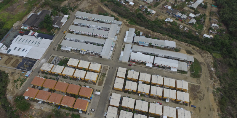 An aerial photograph of a city in Ecuador.