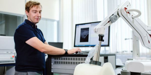 Robotic arm and neck phantom