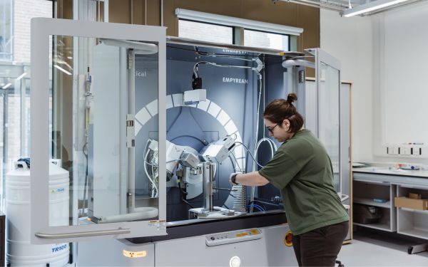 Researcher in the Bragg X Ray diffraction lab