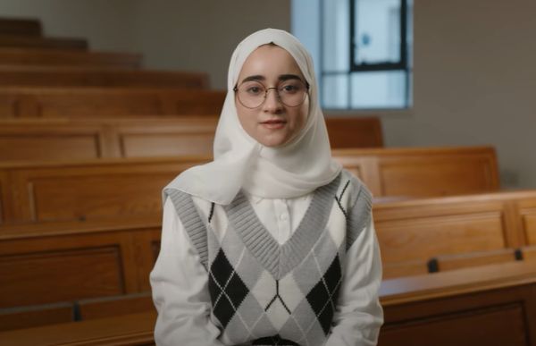 Headshot of Zeyana sitting in a lecture theatre