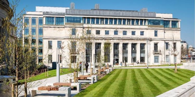 Leeds and Merck partner in £3m EPSRC project to create AR/VR devices of the future