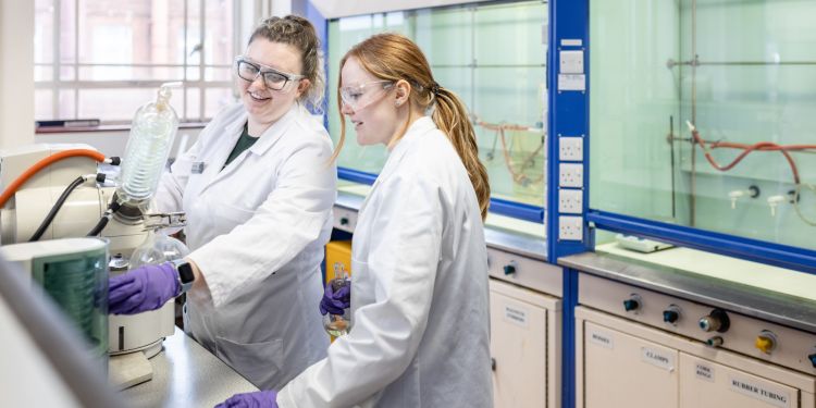 Two female students doing an experiment in the chemistry lab
