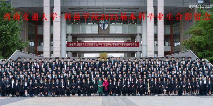 A photograph of the 2023 graduating cohort of the SWJTU-Leeds Joint School.