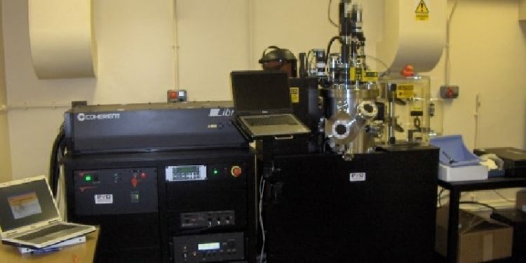 Scanning electron microscope