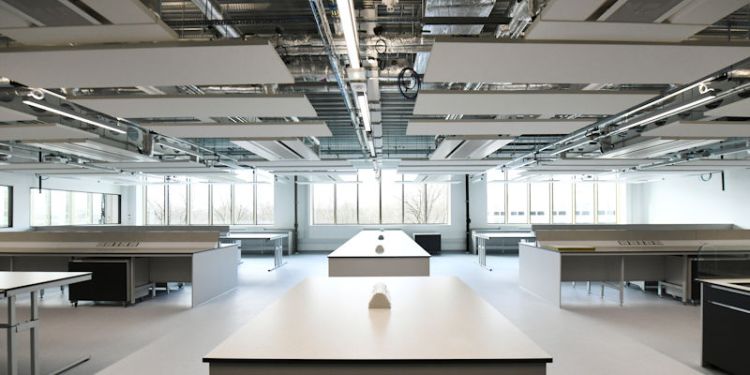 A physics lab in the Sir William Henry Bragg Building