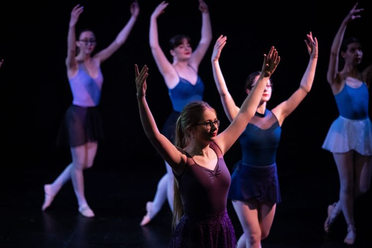 Amelie Davies performing a ballet dance