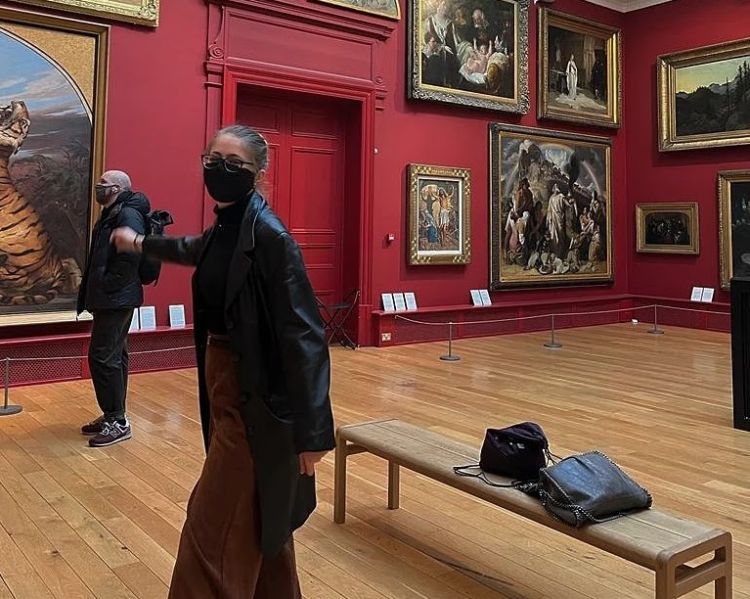 Amelie Davies in Leeds Art Gallery
