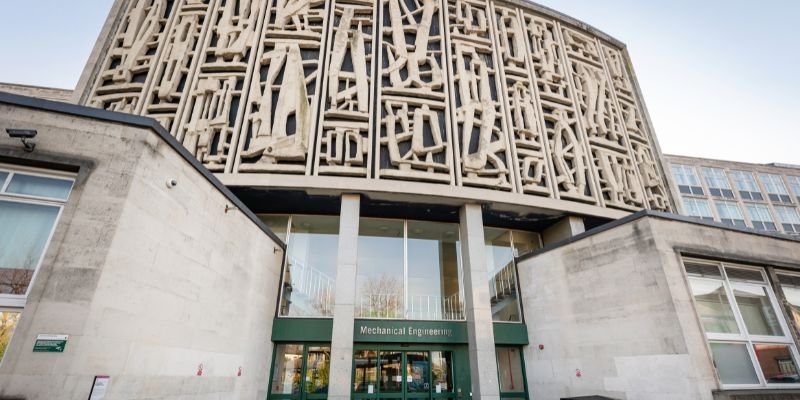 A cropped photograph of the front entrance to the School of Mechanical Engineering building.